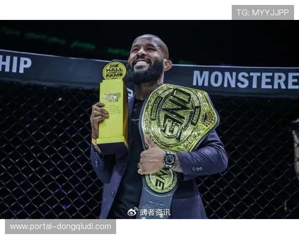 约翰逊UFC首秀展惊人实力以忍者绞制服杜马斯强势夺胜赢得高额奖金