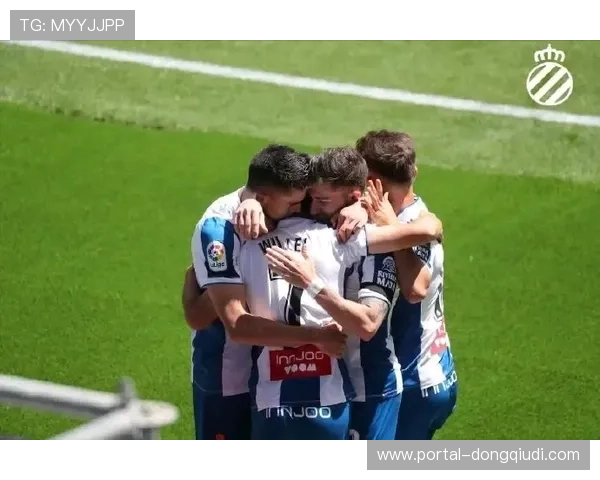 巴黎半场多打一人未翻盘，恩里克临场调整受质疑